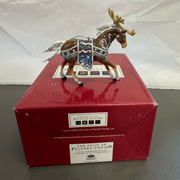 2005 The Trail of Painted Ponies Ornament "Reindeer Roundup" - Picture 1 of 10